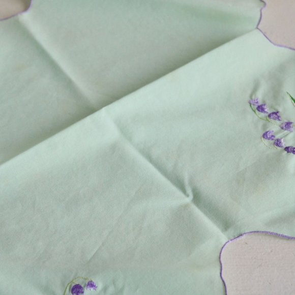 Vintage Bun Warmer, Mint Green Bread basket Liner, Embroidered Purple Flowers - Picture 5 of 10